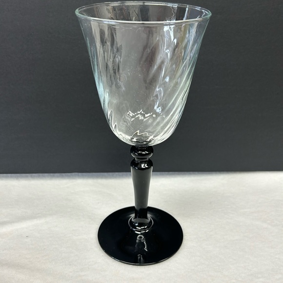 Vintage LUMINARC set of 4 optic swirl wine glasses France - Picture 2 of 7